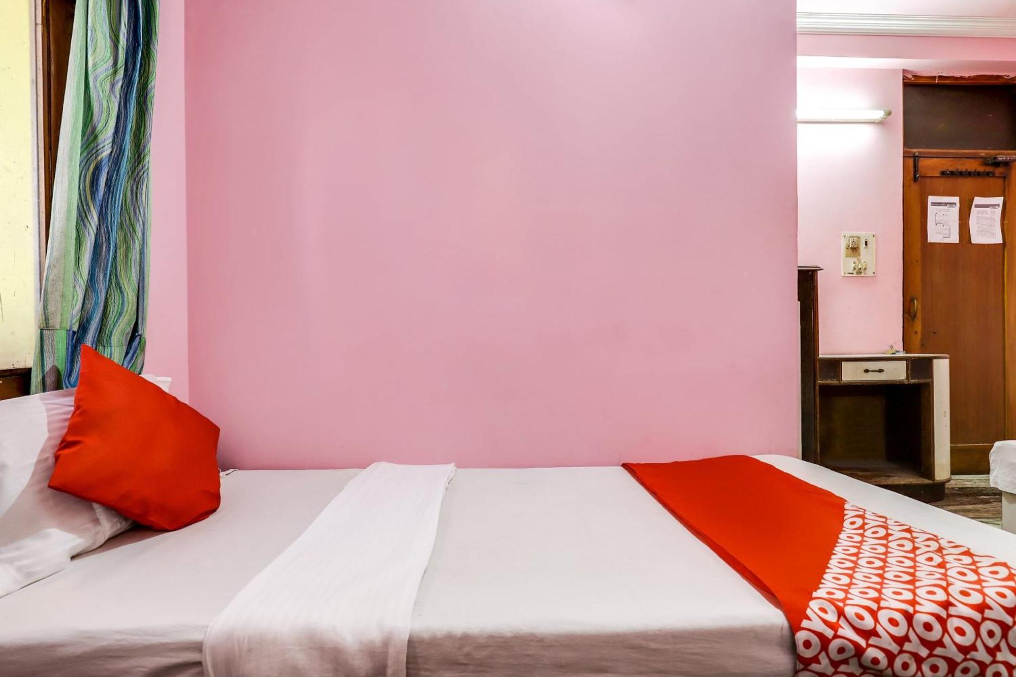Hotel O Moon Palace Dx Нью-Дели Экстерьер фото