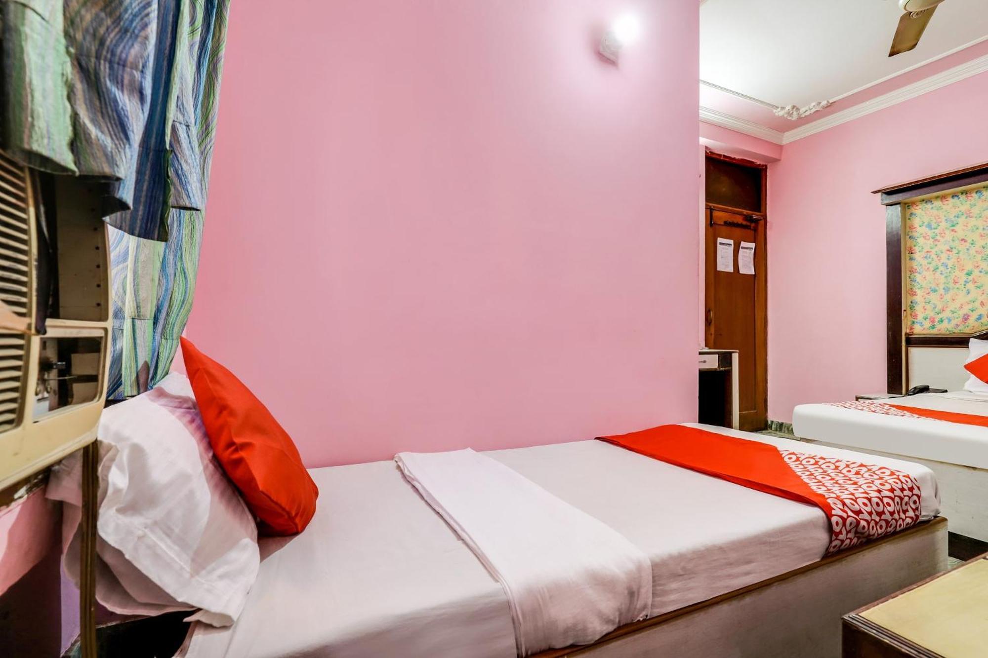 Hotel O Moon Palace Dx Нью-Дели Экстерьер фото