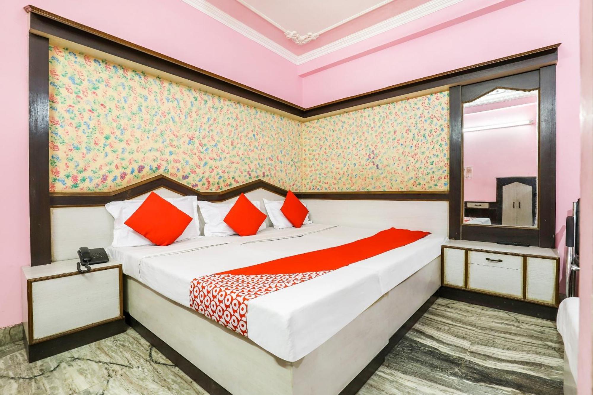 Hotel O Moon Palace Dx Нью-Дели Экстерьер фото