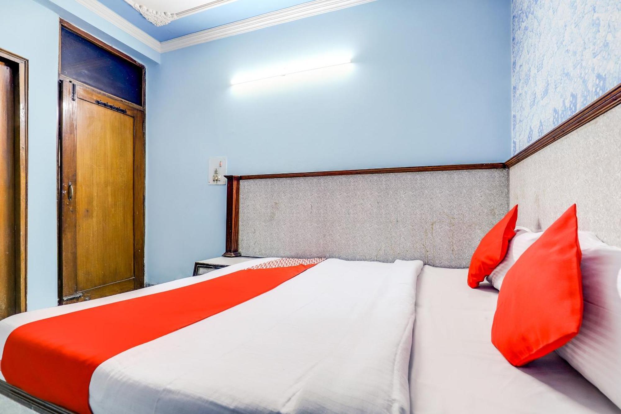 Hotel O Moon Palace Dx Нью-Дели Экстерьер фото