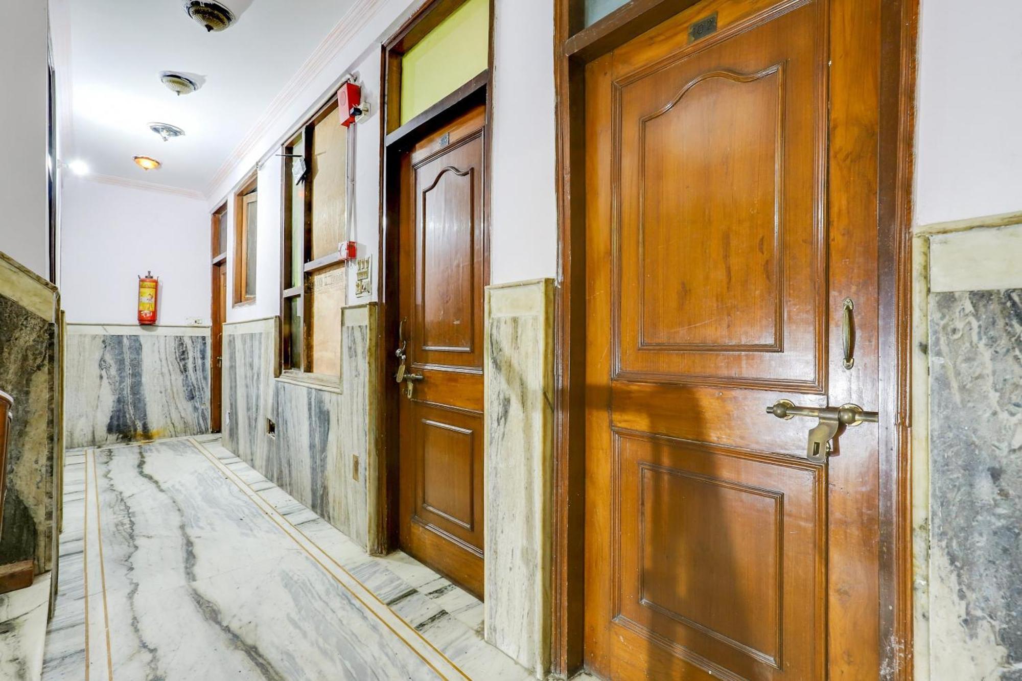 Hotel O Moon Palace Dx Нью-Дели Экстерьер фото
