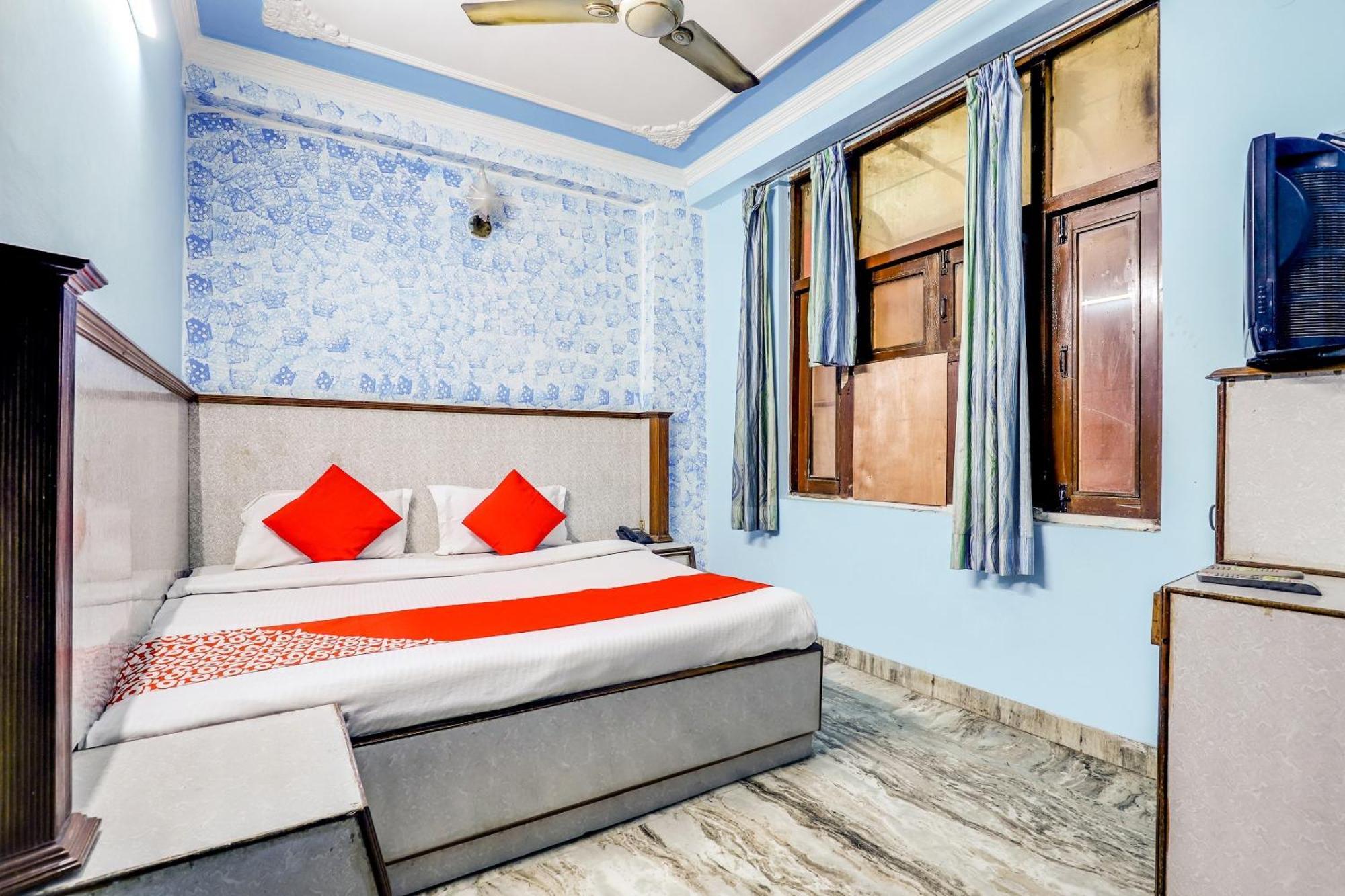 Hotel O Moon Palace Dx Нью-Дели Экстерьер фото