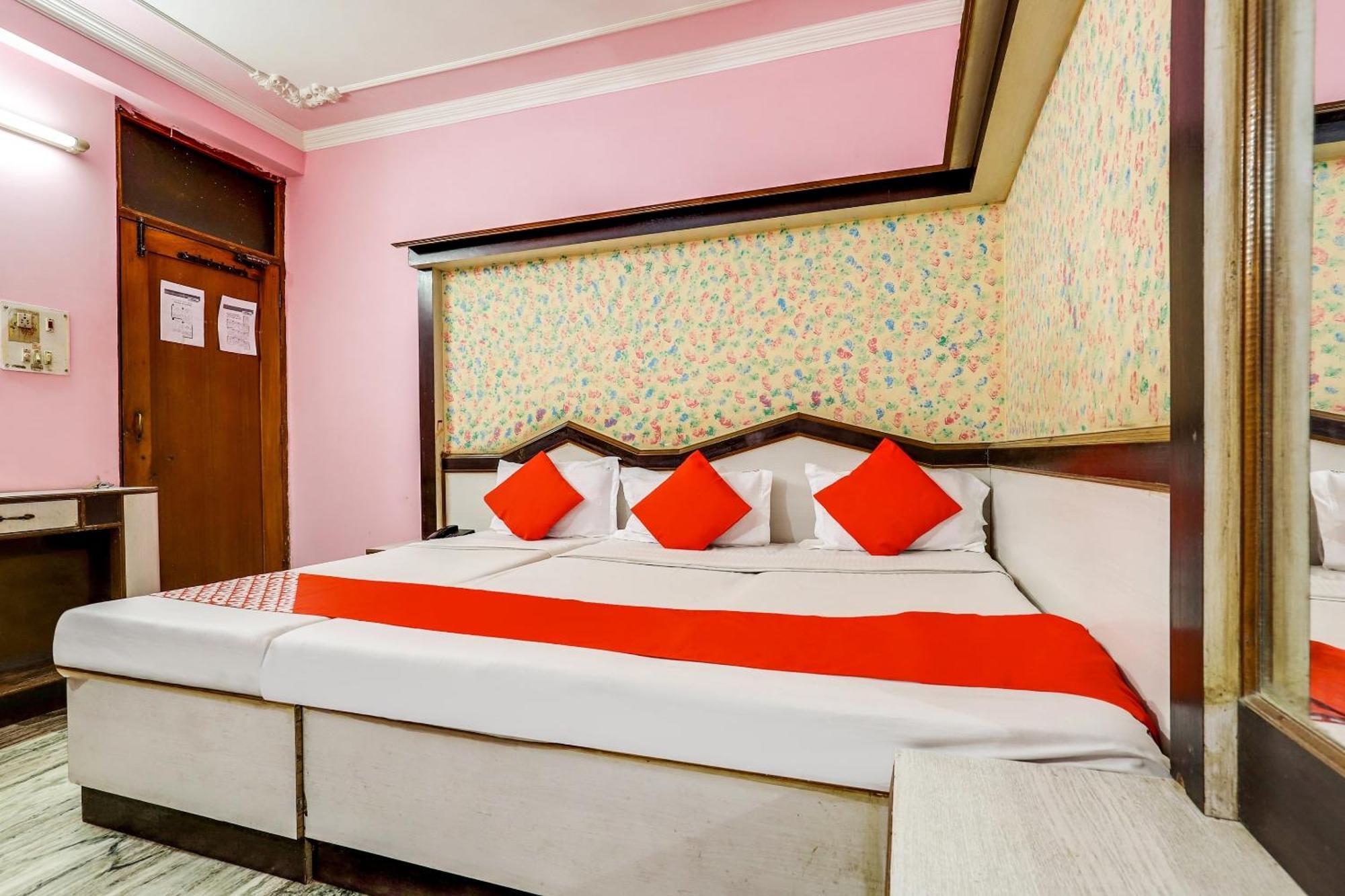 Hotel O Moon Palace Dx Нью-Дели Экстерьер фото
